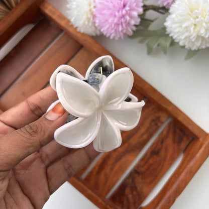 Glossy Outline Marble Petal Hair Claw – Large