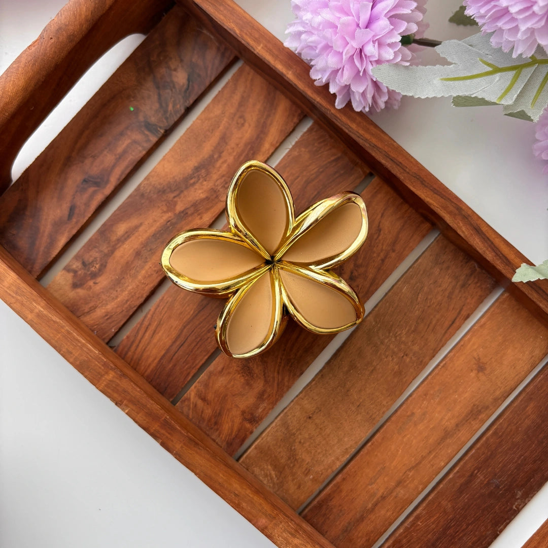 Elegant Gold-Outline Bloom Hair Claw – Large
