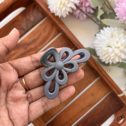Daisy Bloom Hair Claw – Medium