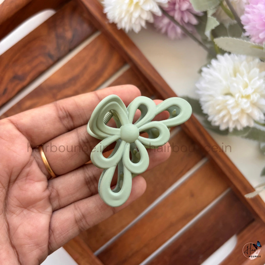 Daisy Bloom Hair Claw – Medium
