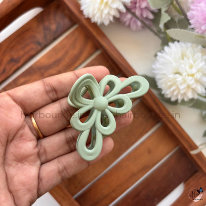 Daisy Bloom Hair Claw – Medium
