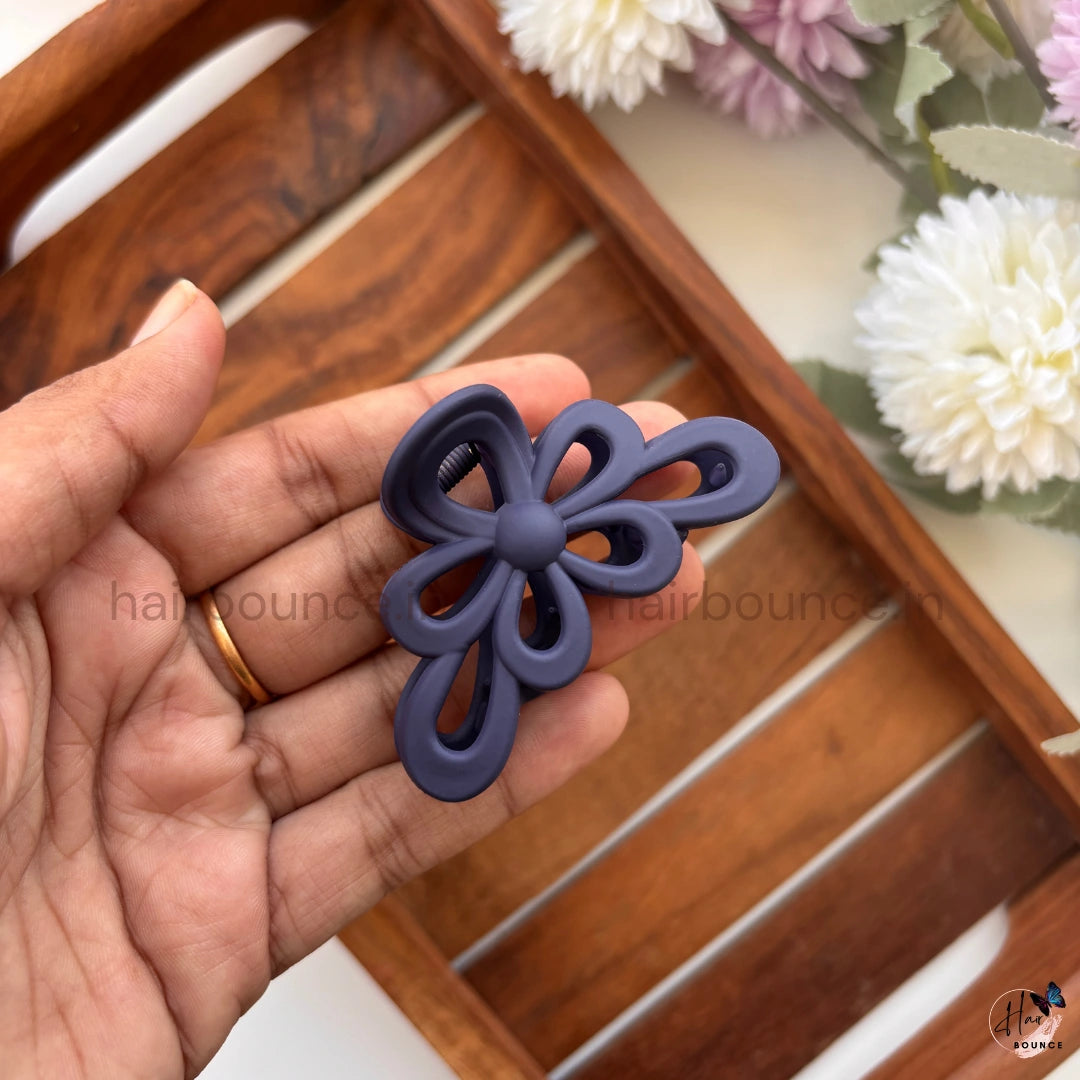 Daisy Bloom Hair Claw – Medium