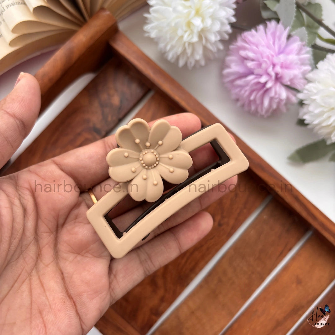 Dual-Colour Seeded Flower Rectangle Hair Claw – Medium