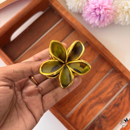 Glossy Petal Gold-Trim Flower Hair Claw – Medium