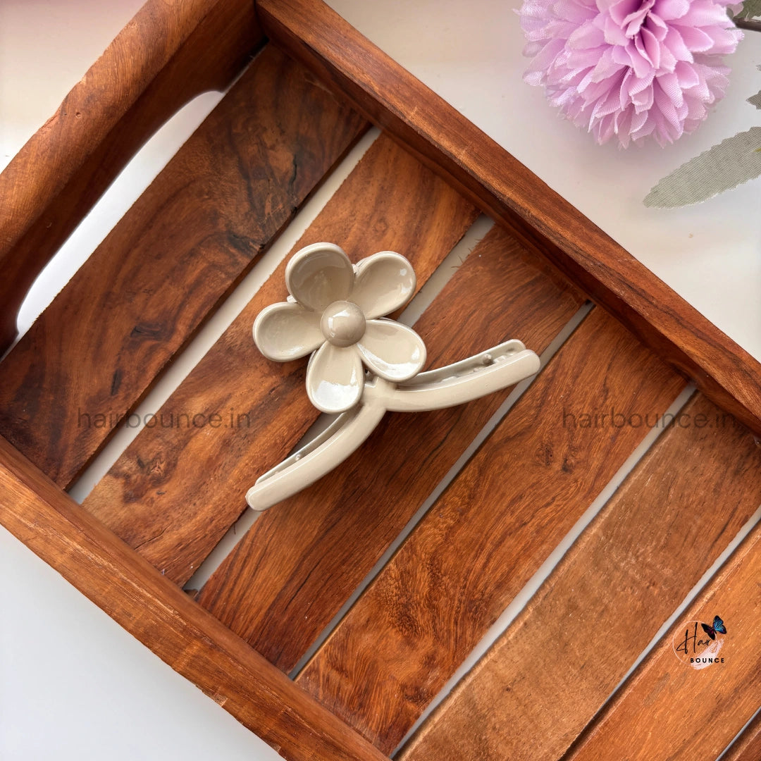 Daisy Stem Hair Claw – Medium