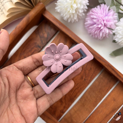 Dual-Colour Seeded Flower Rectangle Hair Claw – Medium