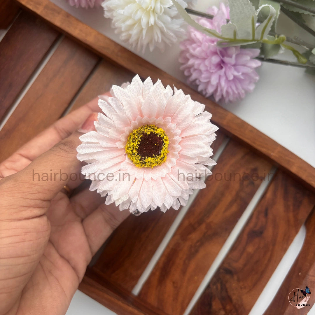 Daisy Bloom Flower Hair Claw - Medium