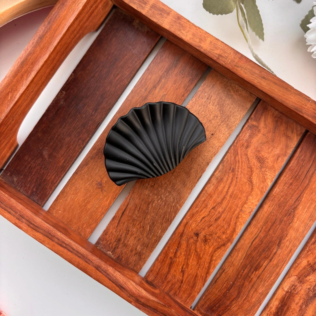 SeaShell Matte Hair Claw – Medium 🐚✨