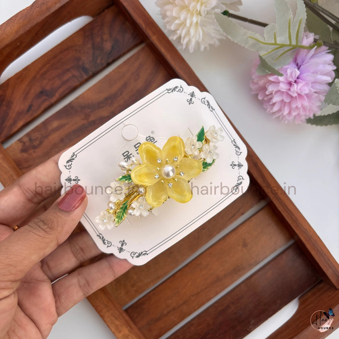 Radiant Blossom Pearl Hair Barrette – Elegant Floral Clip