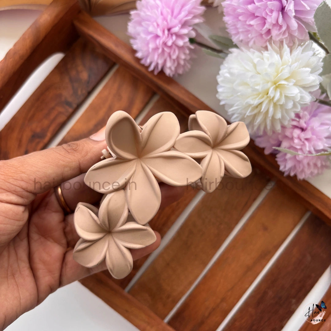 Matte Triple Blossom Hair Claw – Large
