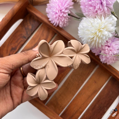 Matte Triple Blossom Hair Claw – Large
