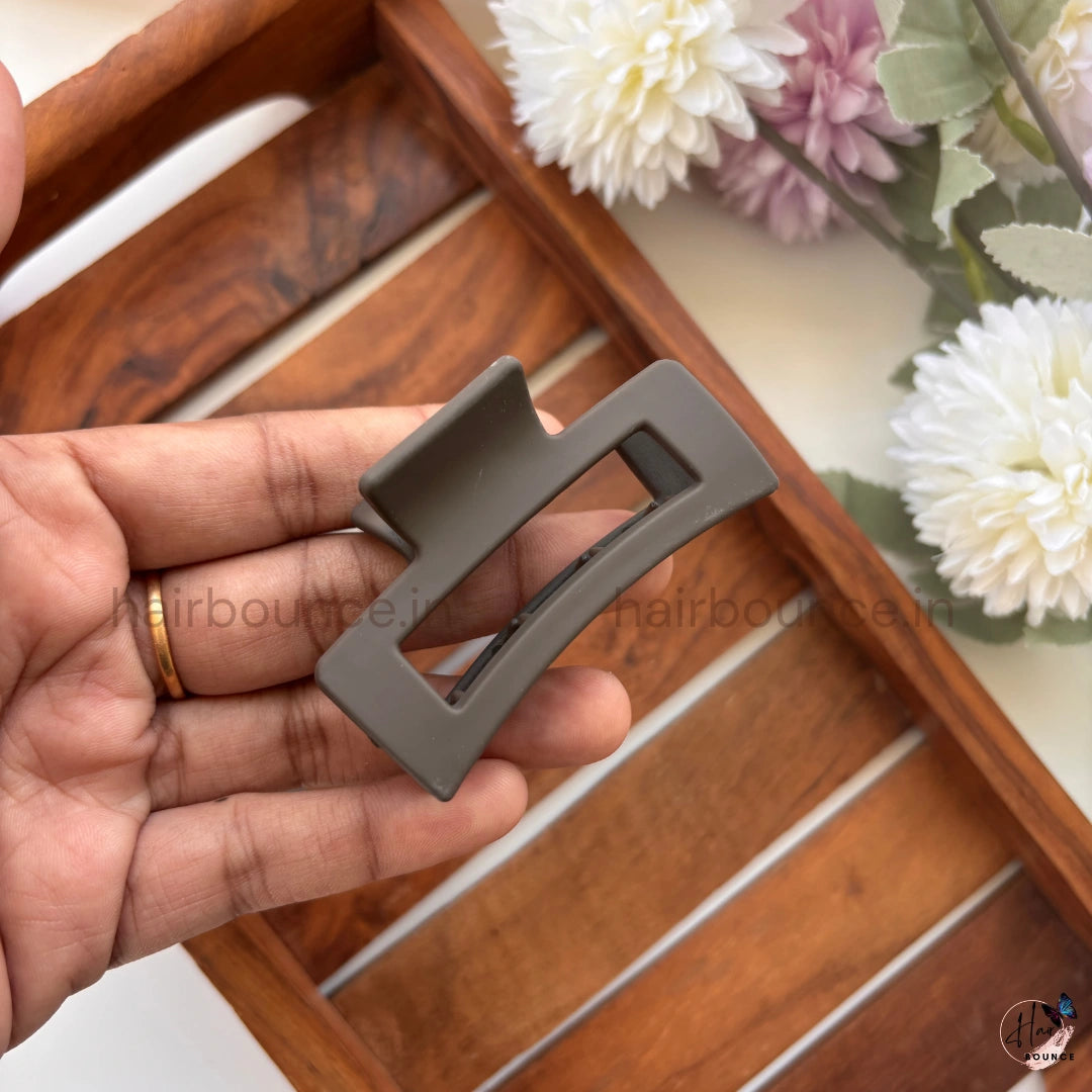 Minimalist Rectangle Hair Claw – Medium