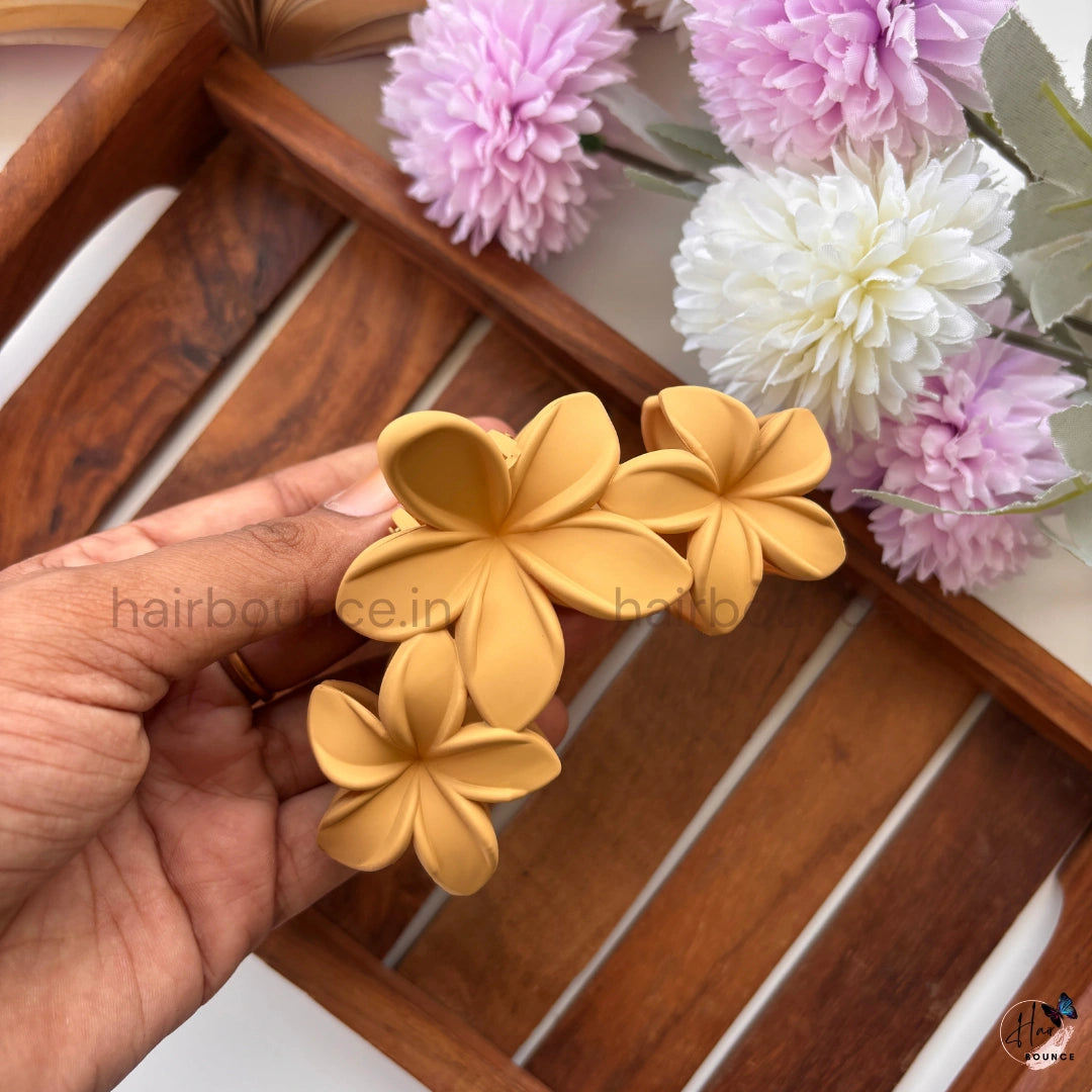 Matte Triple Blossom Hair Claw – Large