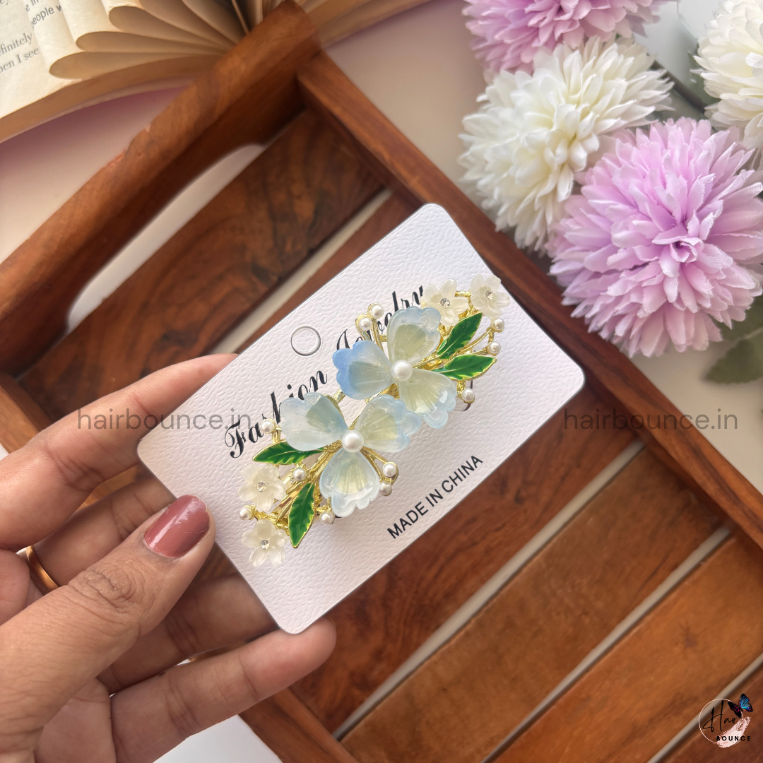 Pearl Blossom Center Clip