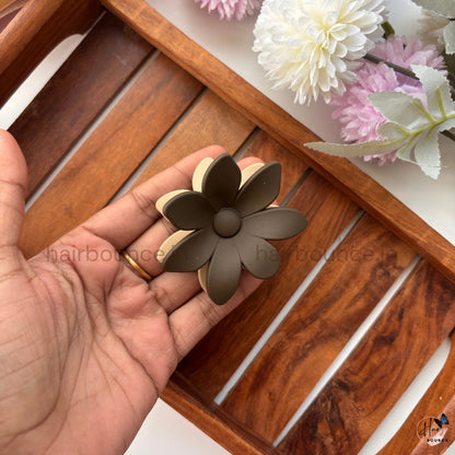 Dual Tone Daisy Bloom Hair Claw – Medium