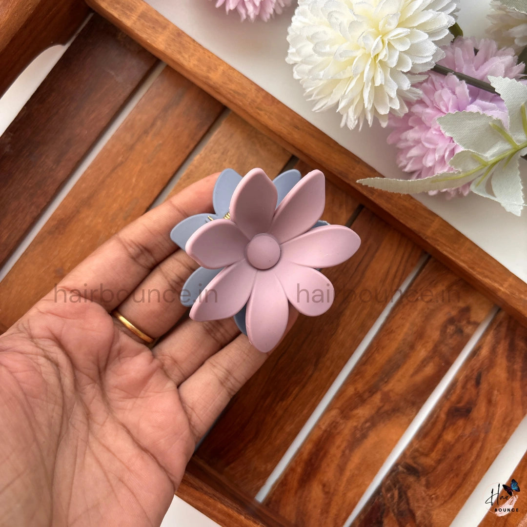 Dual Tone Daisy Bloom Hair Claw – Medium