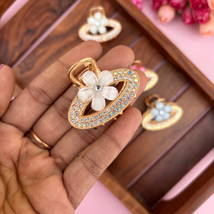 Elegant Oval Shape Flower Metal Claw – Medium