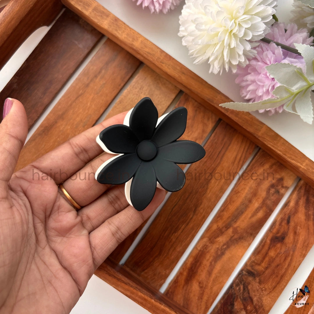Dual Tone Daisy Bloom Hair Claw – Medium