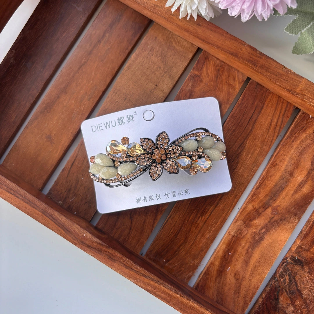 Premium Flower Black Center Clip