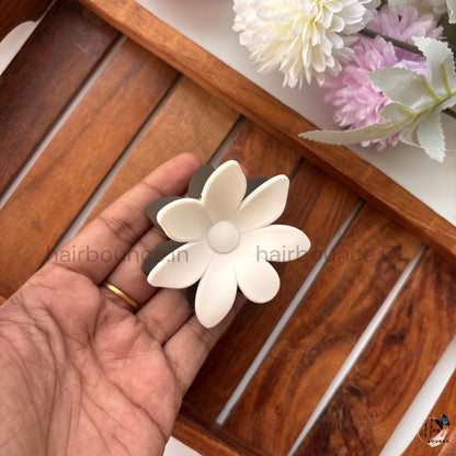 Dual Tone Daisy Bloom Hair Claw – Medium