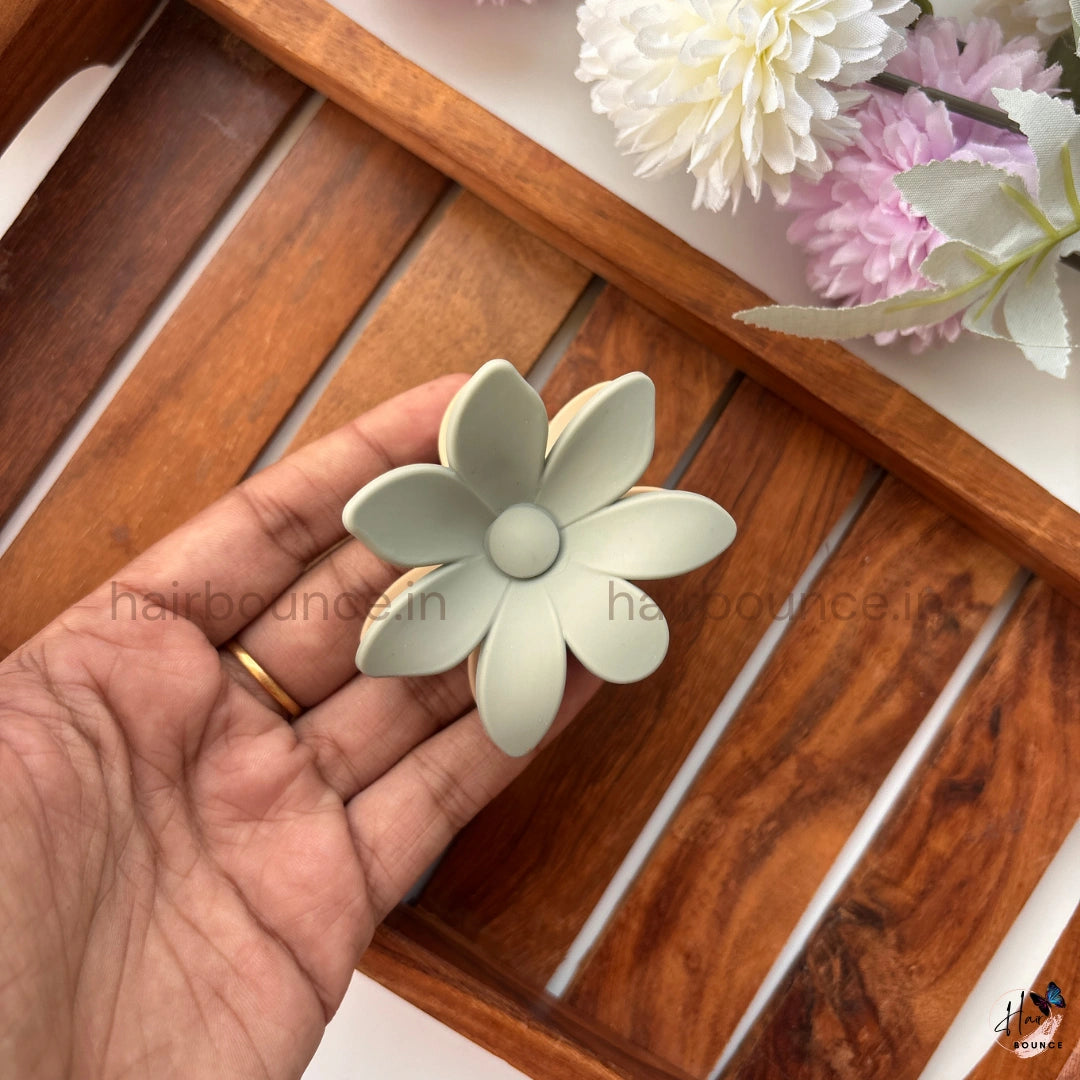 Dual Tone Daisy Bloom Hair Claw – Medium