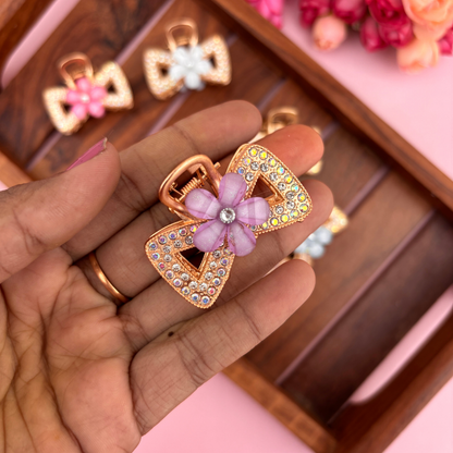 Elegant Infinity Shape Flower Metal Claw – Medium