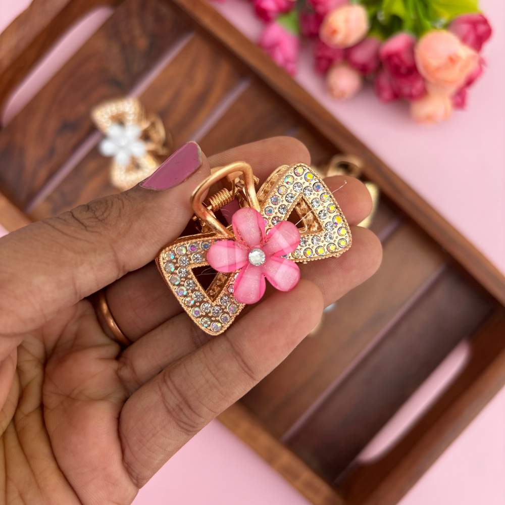 Elegant Infinity Shape Flower Metal Claw – Medium