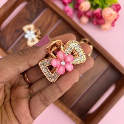 Elegant Infinity Shape Flower Metal Claw – Medium