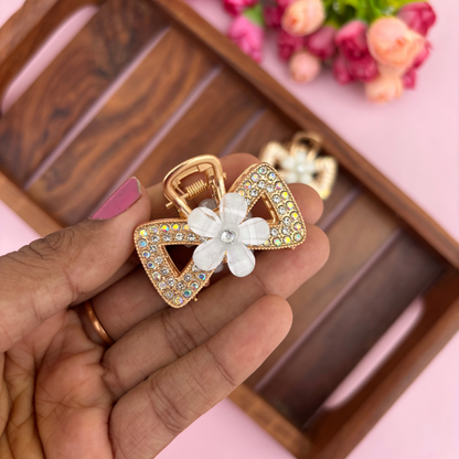 Elegant Infinity Shape Flower Metal Claw – Medium