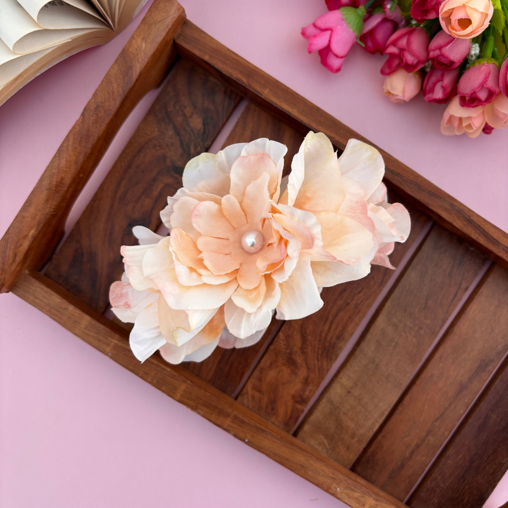 Pearl Petal Hair Claw – Large