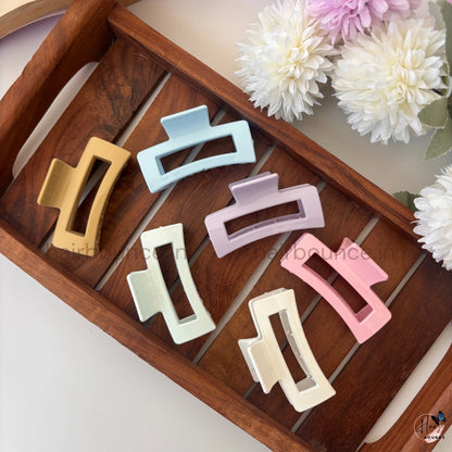 Minimal Rectangle Cutout Hair Claw – Medium