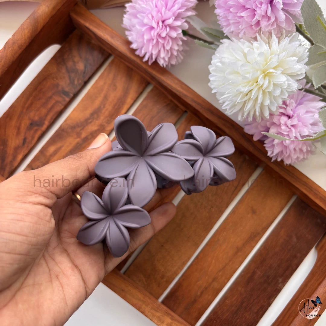 Matte Triple Blossom Hair Claw – Large