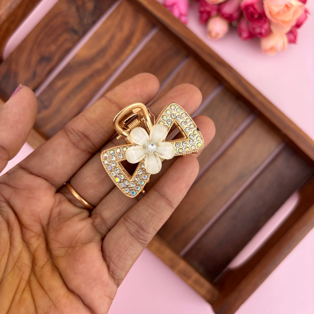 Elegant Infinity Shape Flower Metal Claw – Medium