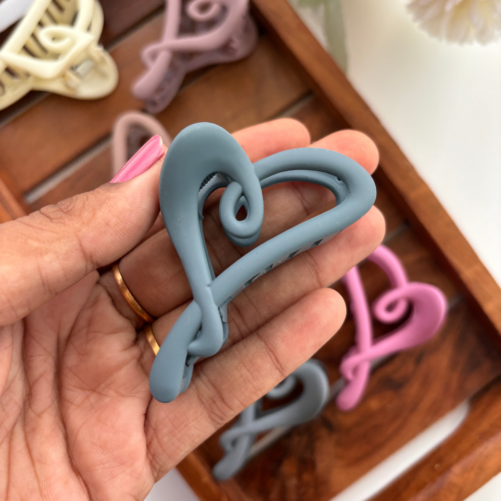 Outline Heart Hair Claw - Medium