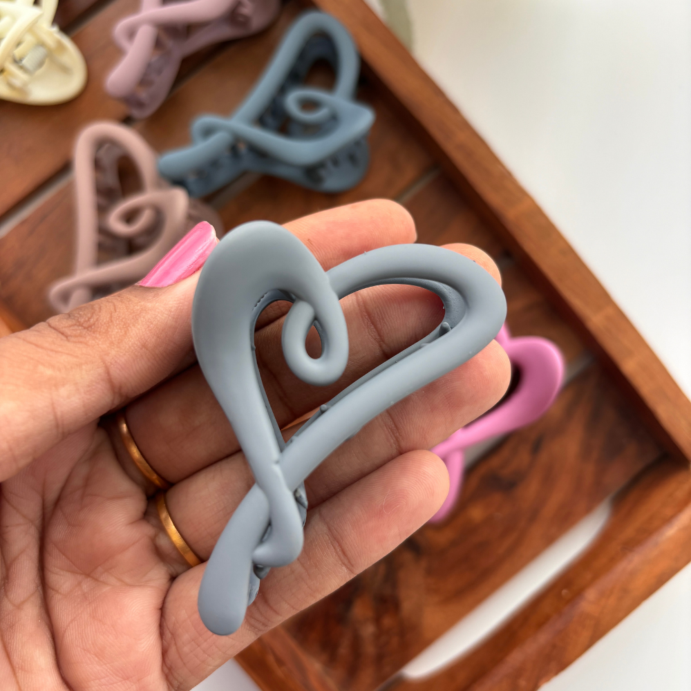 Outline Heart Hair Claw - Medium
