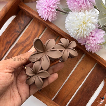 Matte Triple Blossom Hair Claw – Large