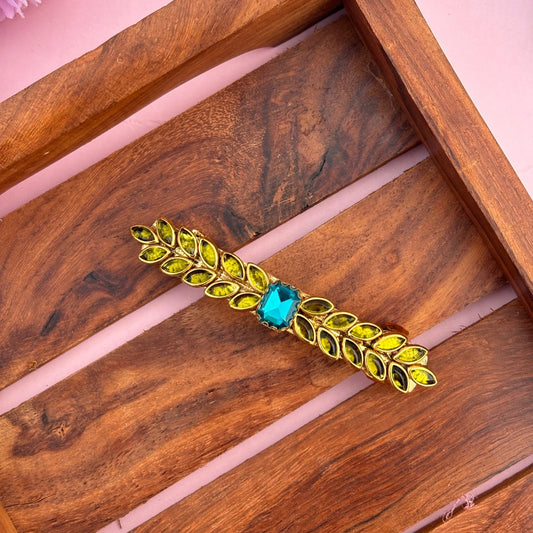 Emerald Leaf Center Clip