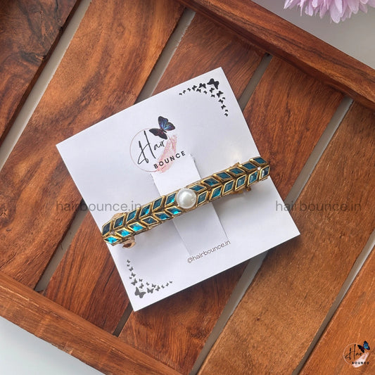 Emerald Pearl Luxe Center Hair Clip