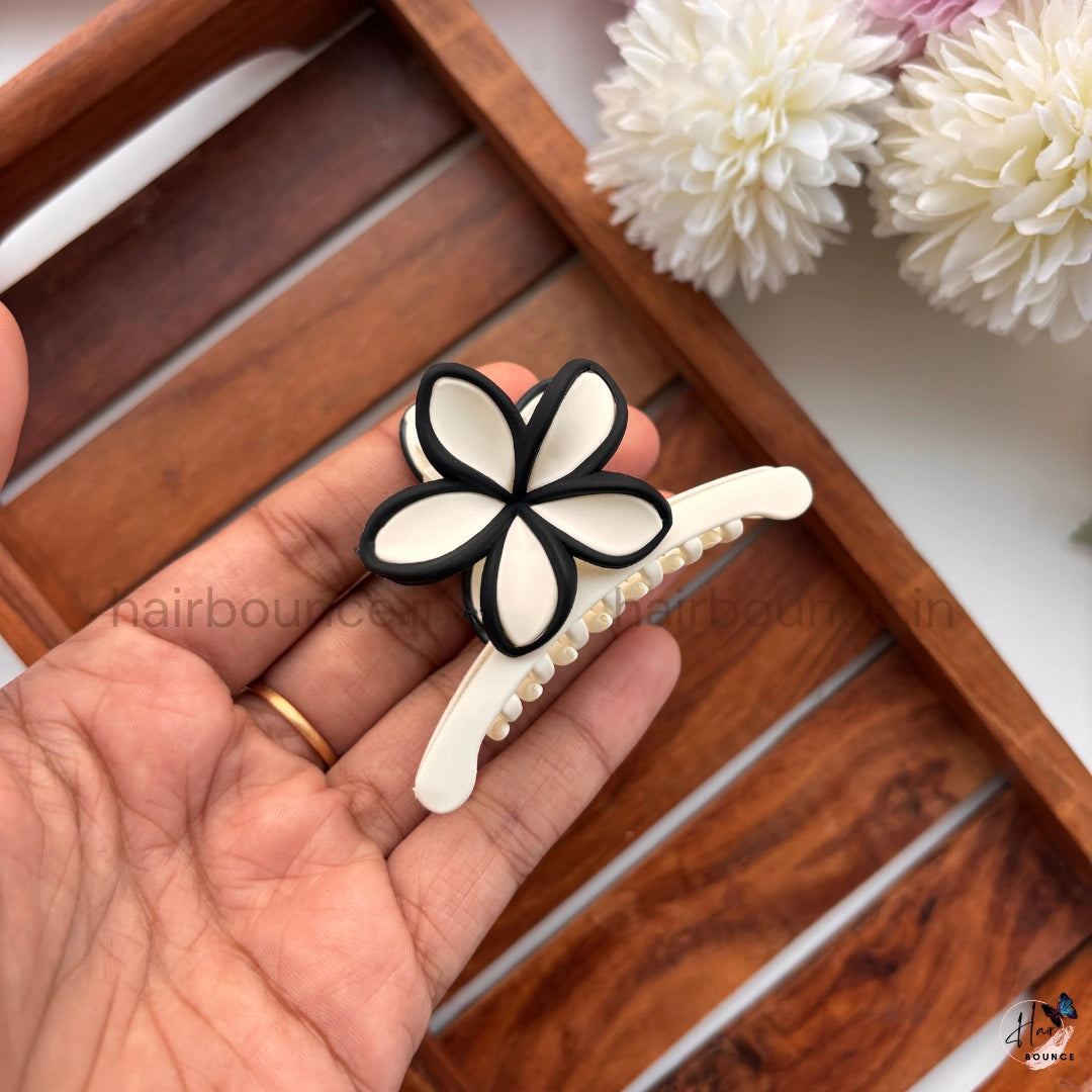 Matte Five Petal Flower Hair Claw – Medium