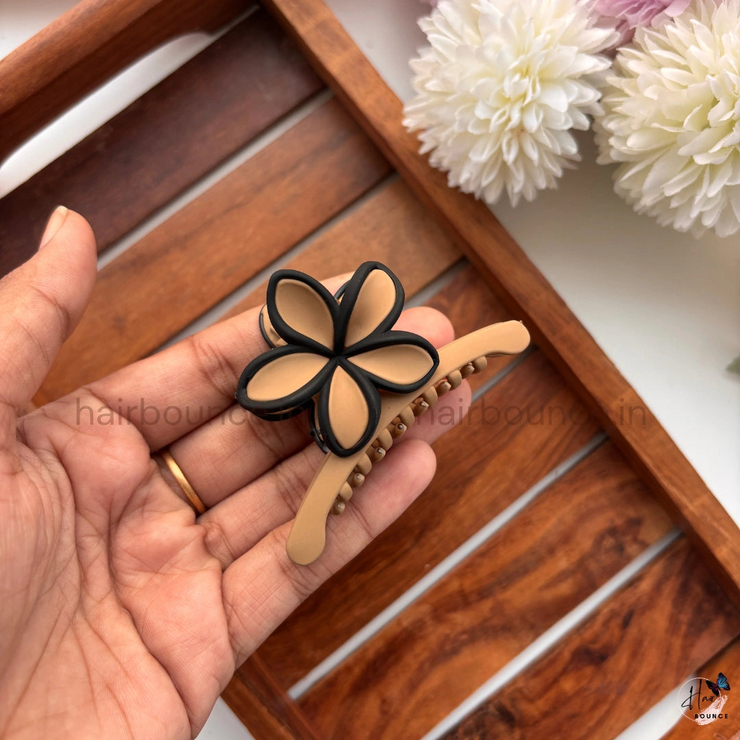 Matte Five Petal Flower Hair Claw – Medium