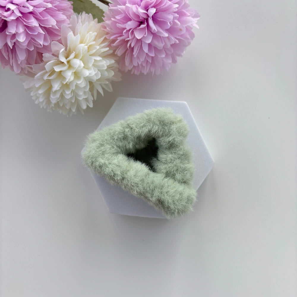 Triangular Fur Claw - Medium