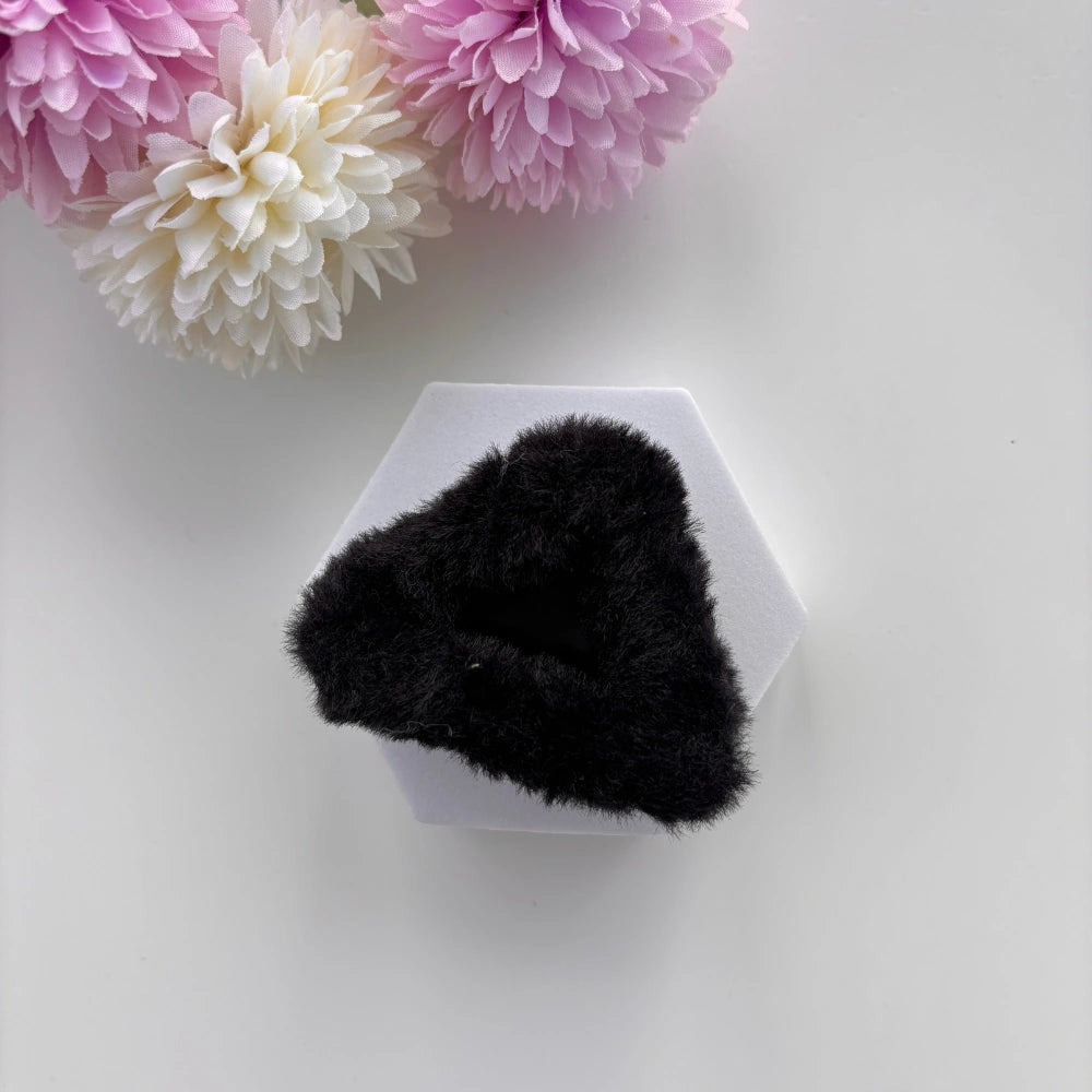 Triangular Fur Claw - Medium